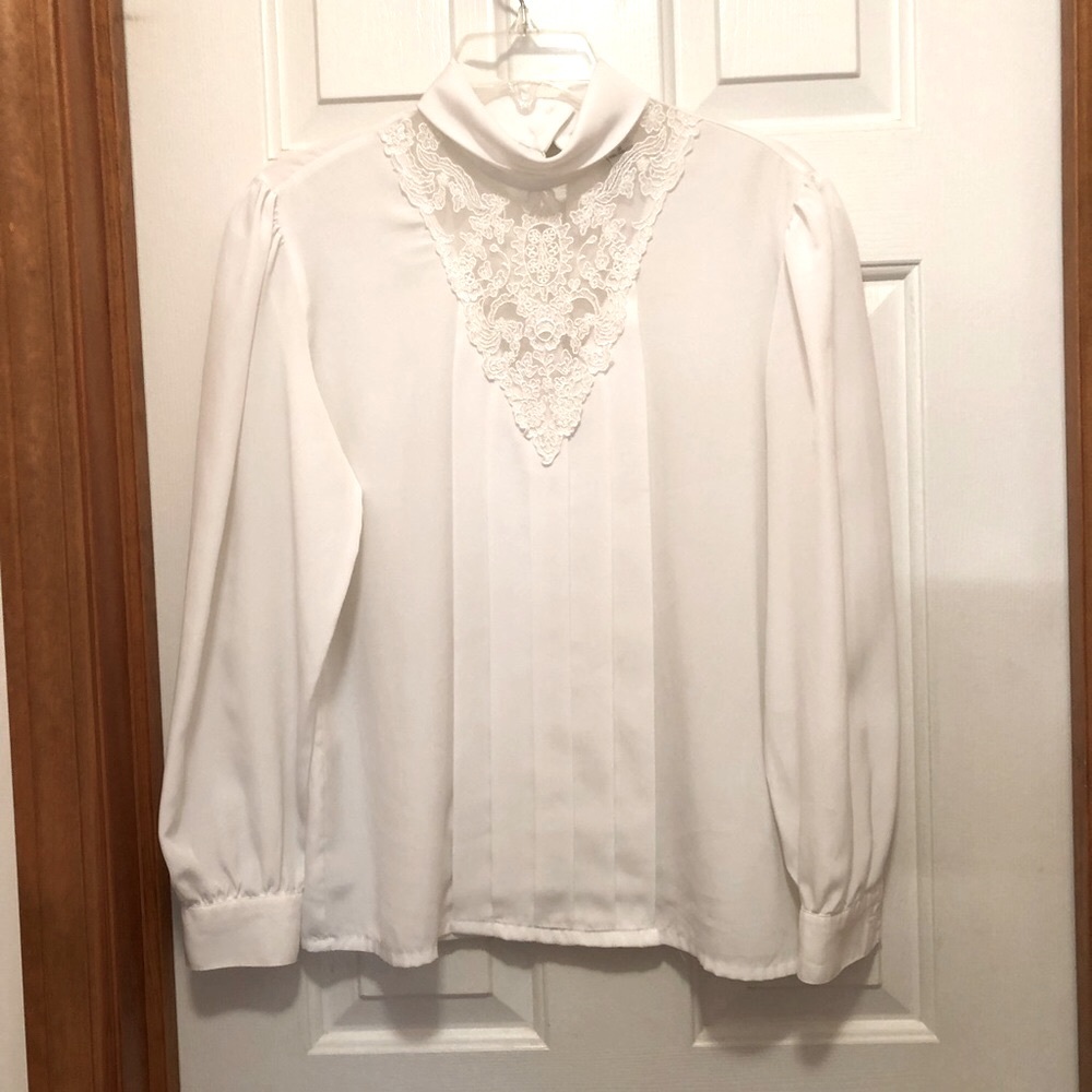 Size 4 white dressy long-sleeved blouse by Marlis 🌻